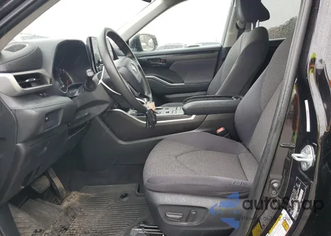 2021 Toyota Highlander L z USA, uszkodzony, nr VIN 5TDCZRBH0MS070708